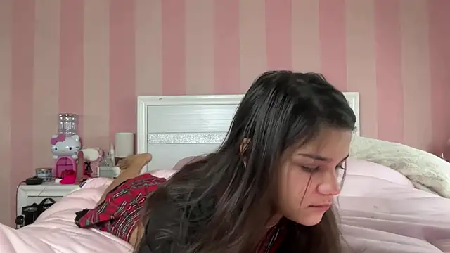 TheDaisyPink online show from April 14, 2026, 10:05 pm