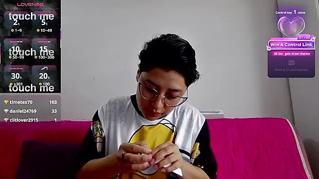 Juliexxxxtasy online show from February 13, 2026, 12:01 pm