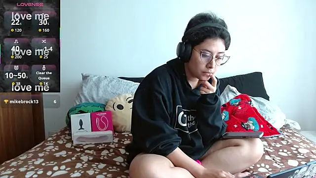 Juliexxxxtasy online show from February 17, 2026, 2:02 pm