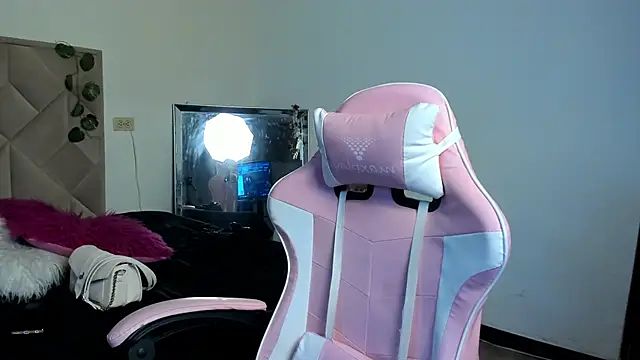 Chloe Miller 2 online show from March 17, 2026, 7:17 pm