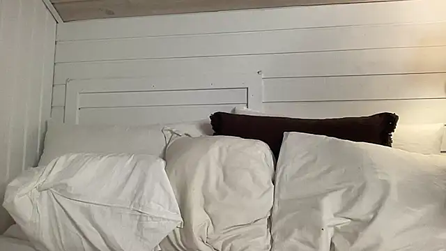 Snapshot of NoahhSkye chatting on February 9, 2026, 9:19 pm NoahhSkye online show from February 9, 2026, 9:19 pm