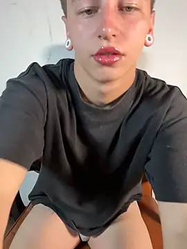 Snapshot of ARON_LUXX chatting on March 20, 2026, 4:01 pm ARON LUXX online show from March 20, 2026, 4:01 pm