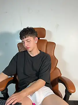 Snapshot of ARON_LUXX chatting on March 25, 2026, 5:41 pm ARON LUXX online show from March 25, 2026, 5:41 pm