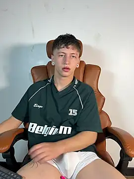 Snapshot of ARON_LUXX chatting on March 26, 2026, 2:33 pm ARON LUXX online show from March 26, 2026, 2:33 pm