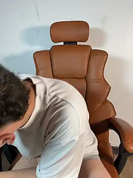 Snapshot of ARON_LUXX chatting on March 28, 2026, 1:00 pm ARON LUXX online show from March 28, 2026, 1:00 pm