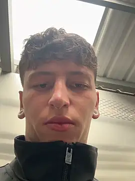 Snapshot of ARON_LUXX chatting on March 29, 2026, 2:50 pm ARON LUXX online show from March 29, 2026, 2:50 pm