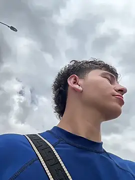 Snapshot of ARON_LUXX chatting on April 12, 2026, 3:06 pm ARON LUXX online show from April 12, 2026, 3:06 pm