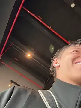 Snapshot of ARON_LUXX chatting on April 16, 2026, 3:02 pm ARON LUXX online show from April 16, 2026, 3:02 pm