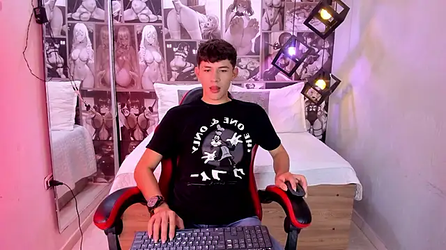 Snapshot of Christian_Foxx chatting on March 18, 2026, 6:33 pm Christian Foxx online show from March 18, 2026, 6:33 pm