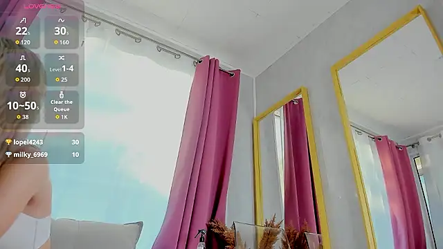 Snapshot of MeganKroft_ chatting on February 19, 2026, 6:31 am MeganKroft online show from February 19, 2026, 6:31 am