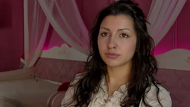 Snapshot of AngelaCox chatting on February 6, 2026, 6:18 am AngelaCox online show from February 6, 2026, 6:18 am