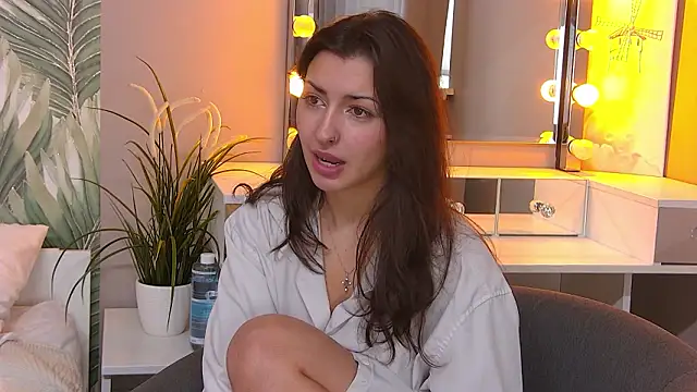 Snapshot of AngelaCox chatting on February 24, 2026, 6:33 am AngelaCox online show from February 24, 2026, 6:33 am