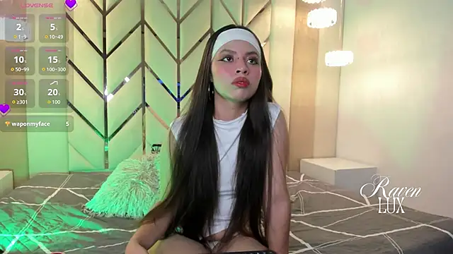 Raven Luxx online show from April 15, 2026, 1:56 am