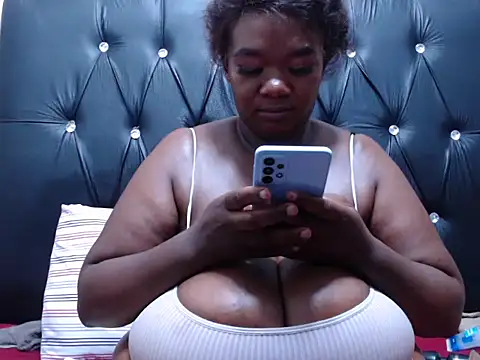 Snapshot of MissConniexxx chatting on February 7, 2026, 2:04 am MissConniexxx online show from February 7, 2026, 2:04 am