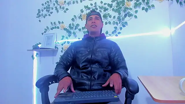 Snapshot of Andrey_santamaria chatting on February 14, 2026, 2:36 pm Andrey santamaria online show from February 14, 2026, 2:36 pm