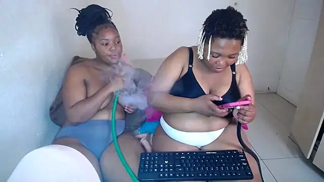 Snapshot of ChubbyBustyX chatting on April 11, 2026, 1:37 pm ChubbyBustyX online show from April 11, 2026, 1:37 pm