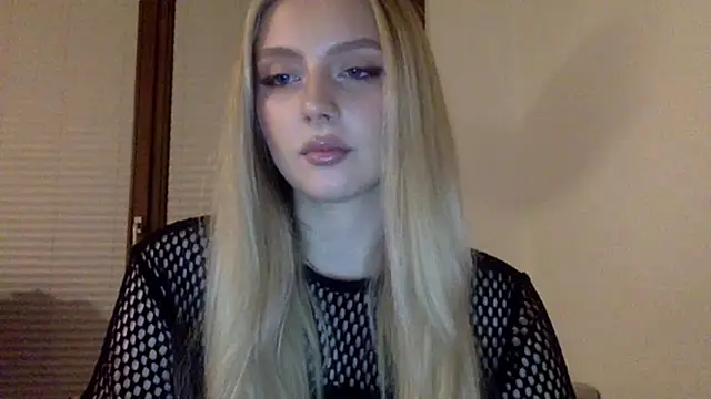 Snapshot of MayaWetDream chatting on April 23, 2026, 8:11 pm MayaWetDream online show from April 23, 2026, 8:11 pm
