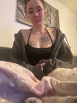 Snapshot of zoeelovee chatting on February 27, 2026, 8:31 pm zoeelovee online show from February 27, 2026, 8:31 pm