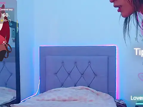 moonlyvelvet online show from February 9, 2026, 8:57 pm