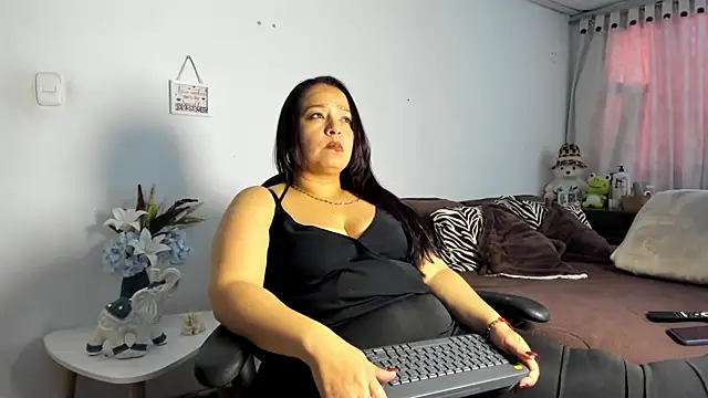 Snapshot of _Ivannaheat chatting on February 12, 2026, 4:57 pm Ivannaheat online show from February 12, 2026, 4:57 pm