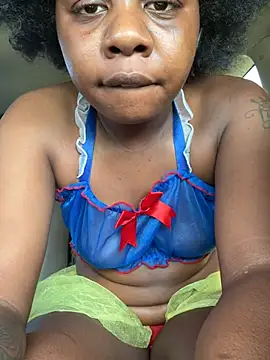 Snapshot of Ebony_Queeen chatting on April 5, 2026, 8:17 pm Ebony Queeen online show from April 5, 2026, 8:17 pm