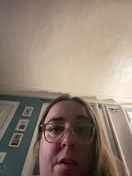 Snapshot of kayleighgirl chatting on May 30, 2026, 8:44 am kayleighgirl online show from May 30, 2026, 8:44 am