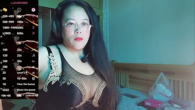 vivi523 online show from April 7, 2026, 2:56 am