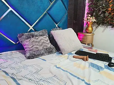 VenuzNaughty online show from February 18, 2026, 12:23 pm