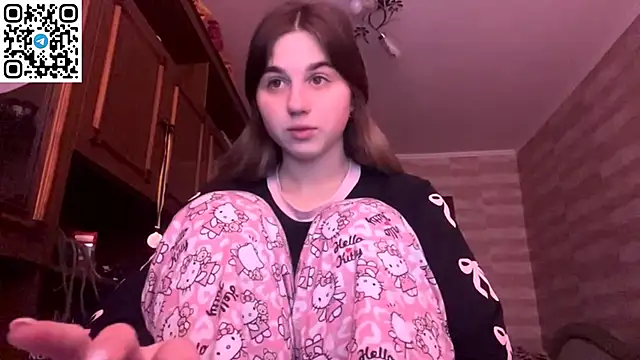 Snapshot of LovelySilk_63 chatting on February 19, 2026, 8:32 am LovelySilk 63 online show from February 19, 2026, 8:32 am