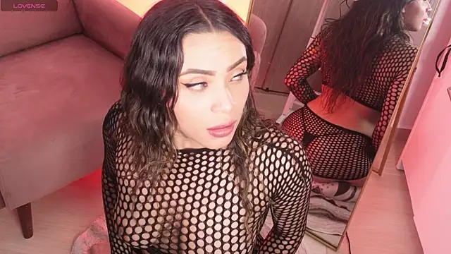 lara bombshell  online show from April 10, 2026, 1:11 am