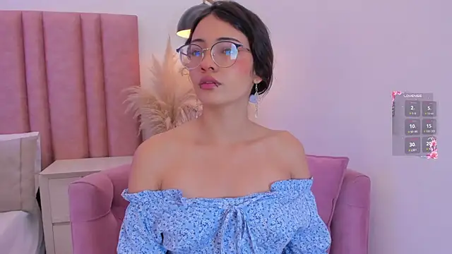 im lily  online show from April 18, 2026, 12:53 pm