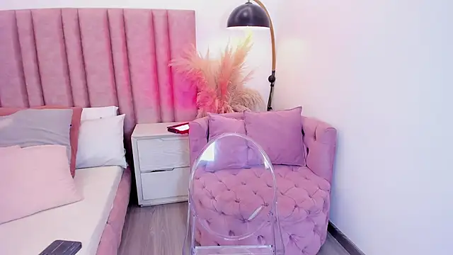 im lily  online show from May 13, 2026, 12:57 pm