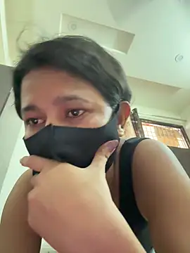 raavigirl online show from March 16, 2026, 6:39 am