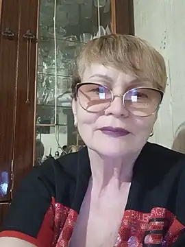 Snapshot of SophieBurns chatting on June 17, 2026, 3:35 pm SophieBurns online show from June 17, 2026, 3:35 pm