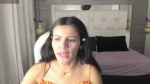 Snapshot of Thaliaa_Lopez chatting on February 18, 2026, 9:33 pm Thaliaa Lopez online show from February 18, 2026, 9:33 pm