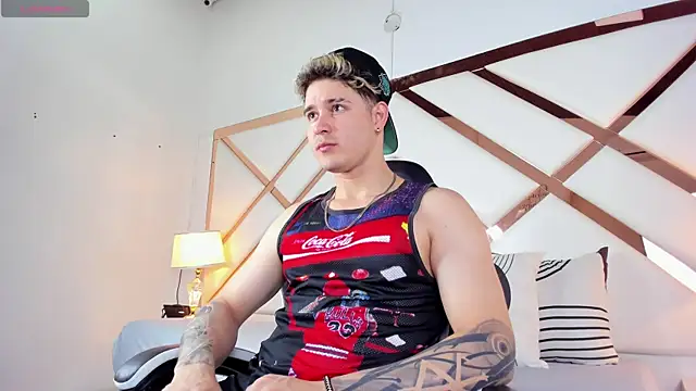 Snapshot of rayan_linxx chatting on February 13, 2026, 7:43 pm rayan linxx online show from February 13, 2026, 7:43 pm