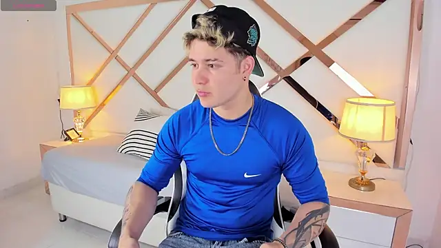 Snapshot of rayan_linxx chatting on February 17, 2026, 7:20 pm rayan linxx online show from February 17, 2026, 7:20 pm