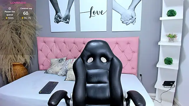 Snapshot of rayan_linxx chatting on February 28, 2026, 7:48 pm rayan linxx online show from February 28, 2026, 7:48 pm