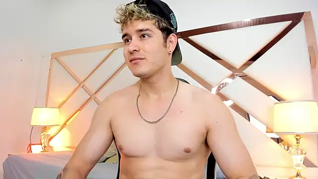 rayan linxx online show from April 16, 2026, 7:47 pm