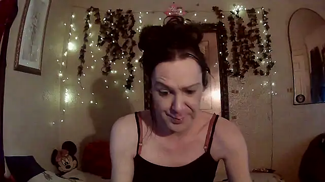 Snapshot of sillymillie4 chatting on February 6, 2026, 8:45 pm sillymillie4 online show from February 6, 2026, 8:45 pm