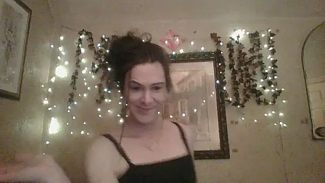 Snapshot of sillymillie4 chatting on February 10, 2026, 2:37 am sillymillie4 online show from February 10, 2026, 2:37 am