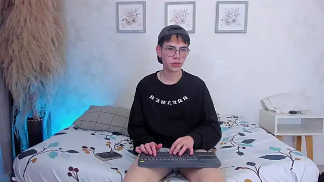 Snapshot of Demian_Hush chatting on February 7, 2026, 7:17 pm Demian Hush online show from February 7, 2026, 7:17 pm