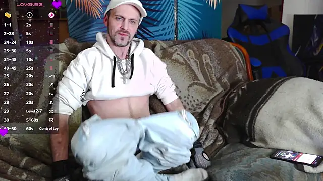 Snapshot of SwatRocShy chatting on February 9, 2026, 9:08 pm SwatRocShy online show from February 9, 2026, 9:08 pm