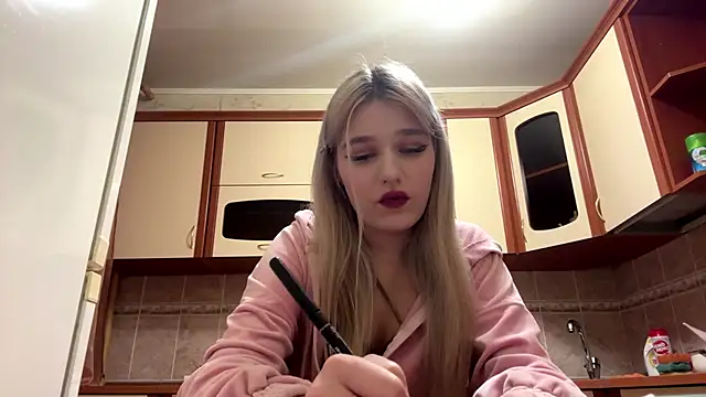 Snapshot of MiaBerlateen chatting on February 13, 2026, 3:41 pm MiaBerlateen online show from February 13, 2026, 3:41 pm