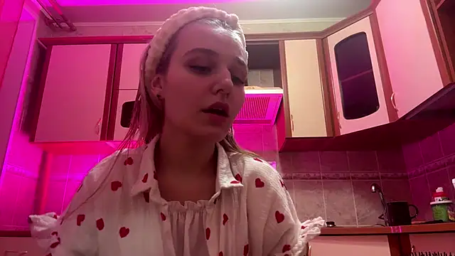 Snapshot of MiaBerlateen chatting on February 25, 2026, 6:28 pm MiaBerlateen online show from February 25, 2026, 6:28 pm