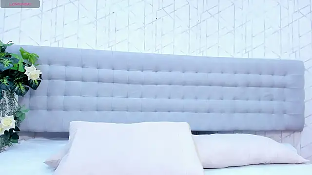 MiiaTauro online show from March 23, 2026, 1:37 pm