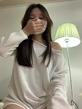 Snapshot of Rin-yiyi chatting on February 19, 2026, 4:47 pm Rin-yiyi online show from February 19, 2026, 4:47 pm