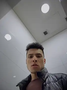 Snapshot of Eros_lee chatting on February 19, 2026, 11:56 pm Eros lee online show from February 19, 2026, 11:56 pm