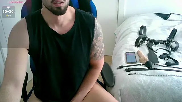 Snapshot of Sub-Titan chatting on April 14, 2026, 7:58 am Sub-Titan online show from April 14, 2026, 7:58 am