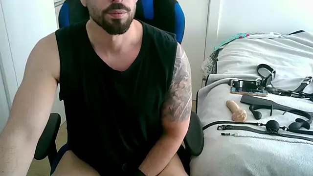 Snapshot of Sub-Titan chatting on April 16, 2026, 8:37 am Sub-Titan online show from April 16, 2026, 8:37 am